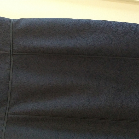 Stunning Navy Tahari Sleeveless Fitted Dress - Picture 4 of 9